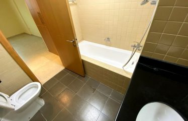 Spacious 2 Bhk with maid room available for rent in jade Residence