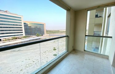 Spacious 2 Bhk with maid room available for rent in jade Residence