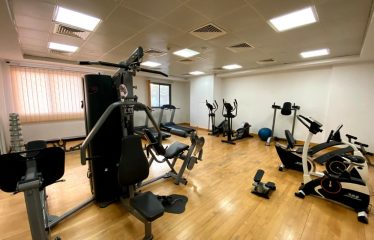 Spacious 2 Bhk with maid room available for rent in jade Residence