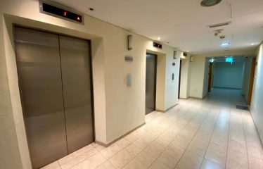 Spacious 2 Bhk with maid room available for rent in jade Residence